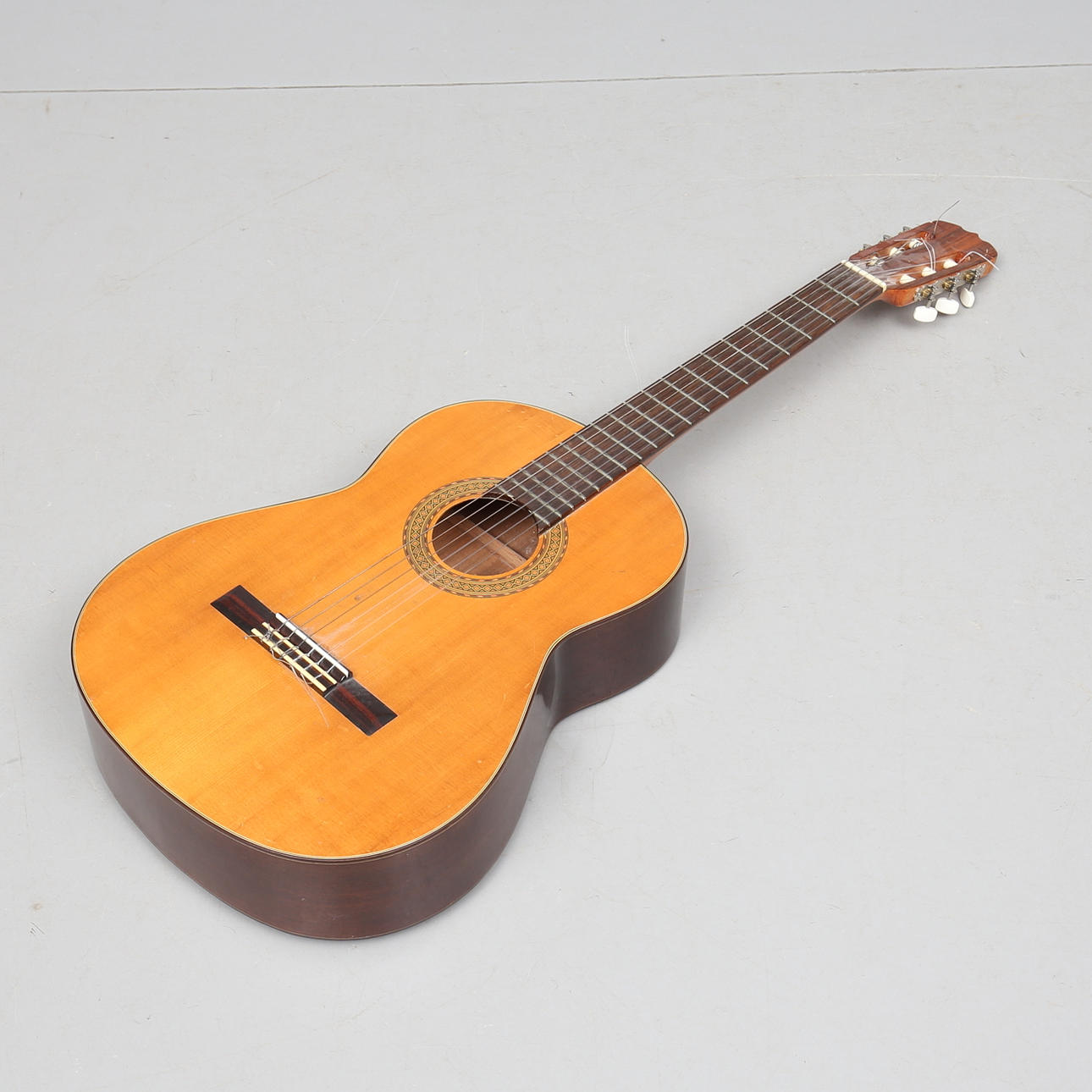 GITARRE, Kiso-Suzuki, Modell G-100, Japan.