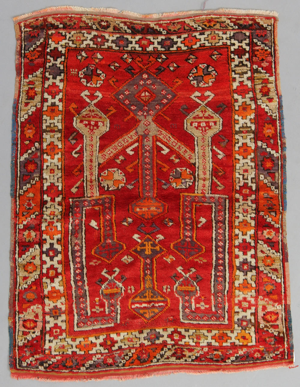 BÖNEMATTA, Bergama, antik. 117 x 150 cm.