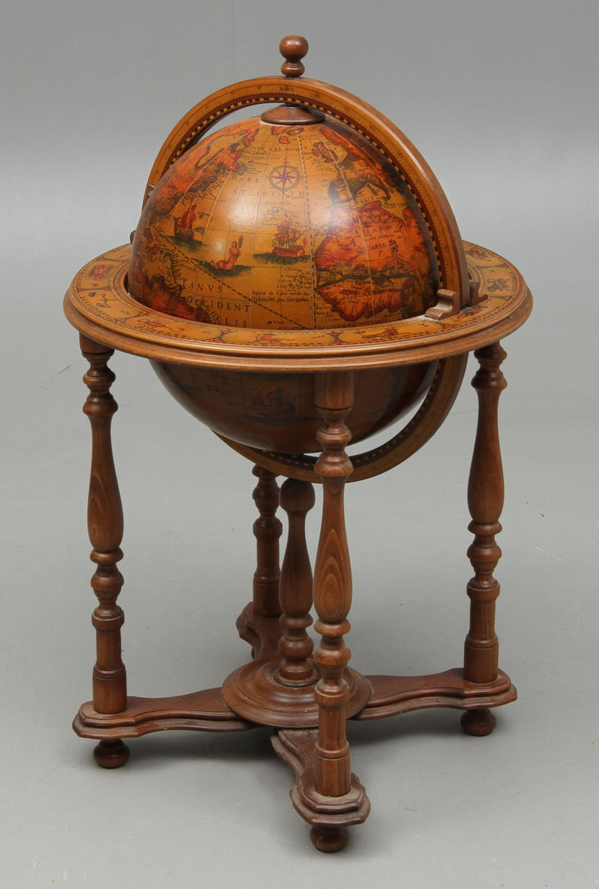 BARSKÅP i form av jordglob, 1900-talets slut.