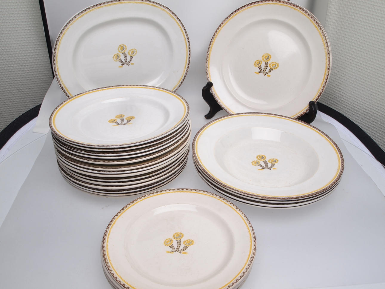 WILHELM KÅGE. Servis, Tussilago, 24 delar.