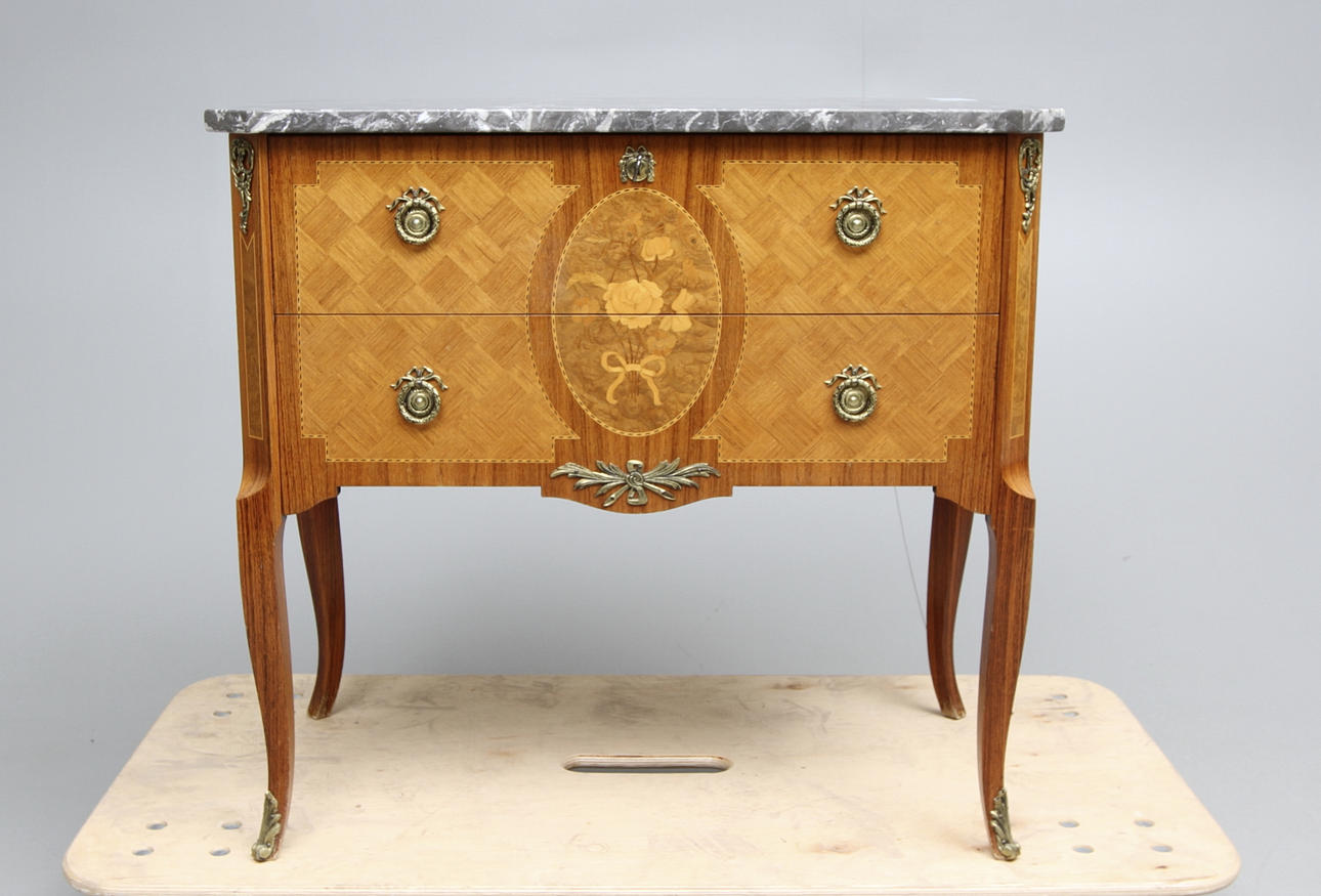 BYRÅ, Louis XVI-stil, 1900-talets mitt.