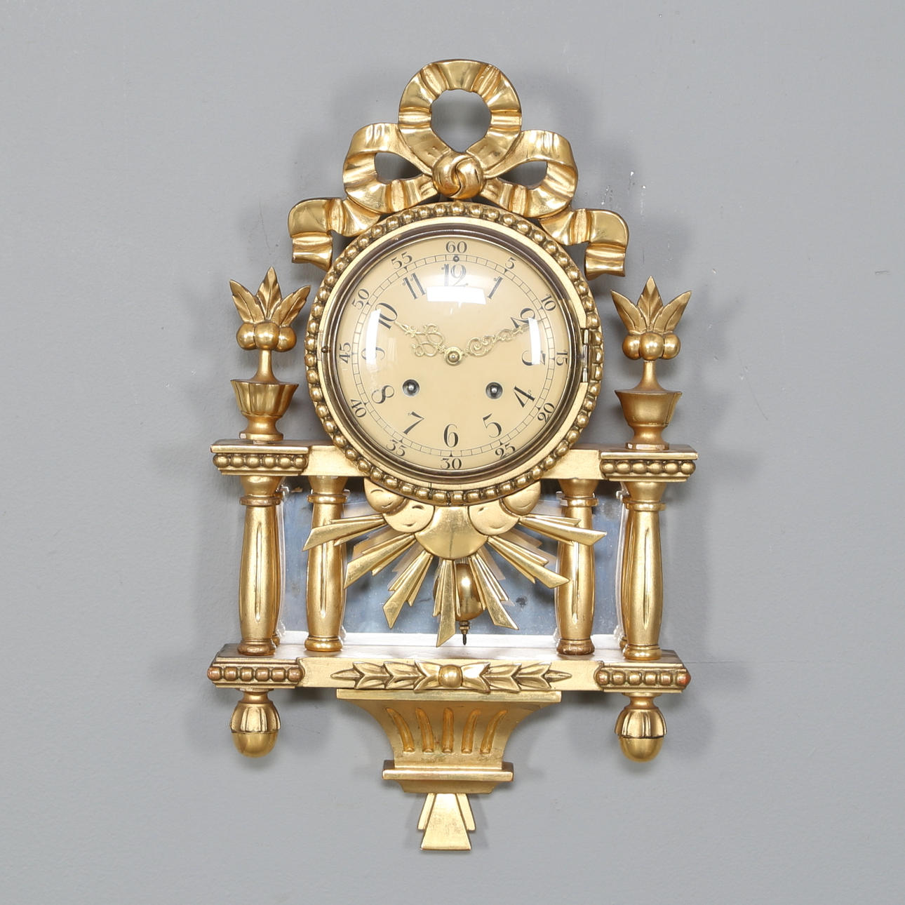 VÄGGPENDYL gustaviansk stil 1900-talets mitt.