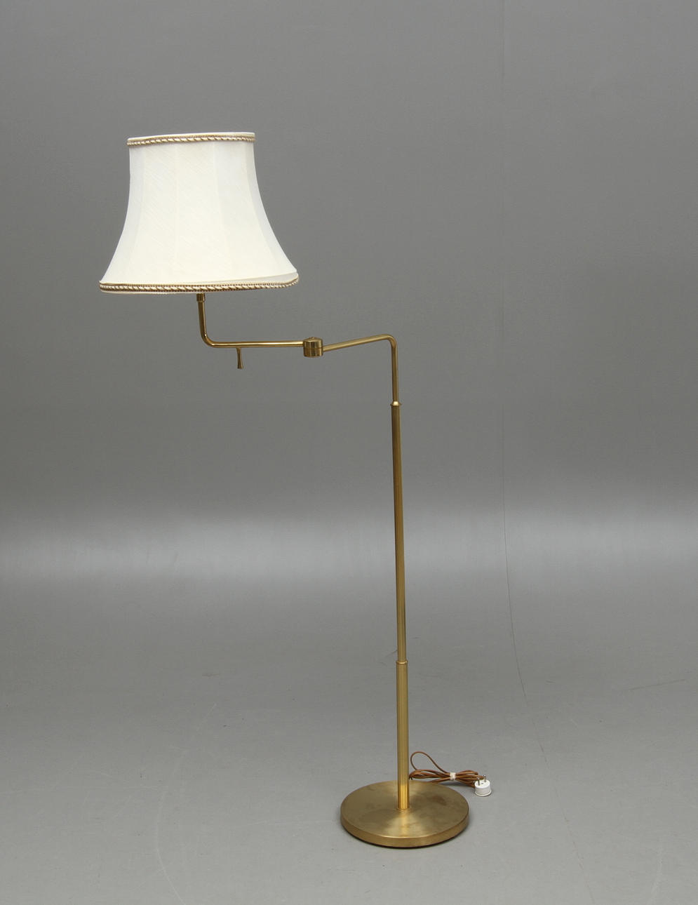 GLOVLAMPA, gulmetall, 1900-tal.