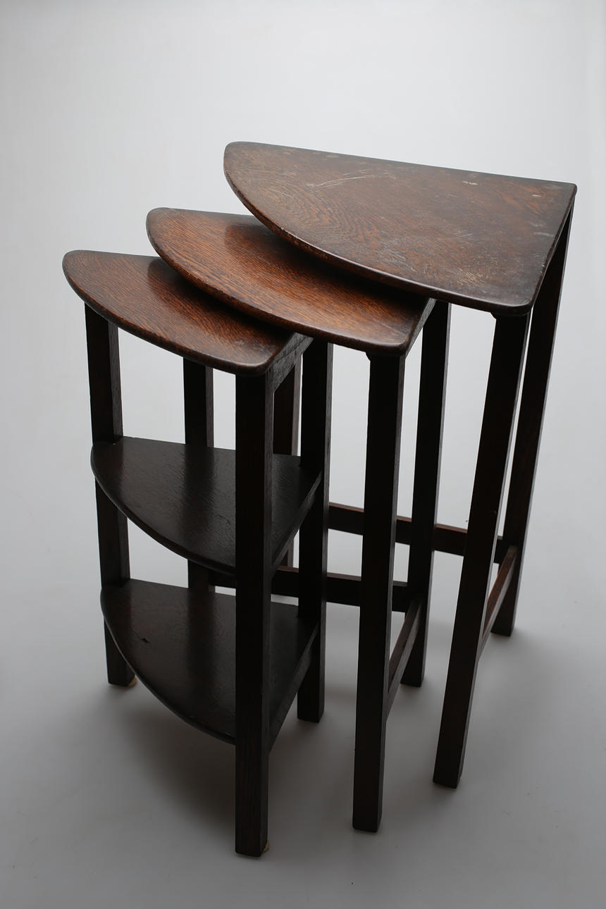 Sivupöydät, 3 kpl, 1900-luvun alku.