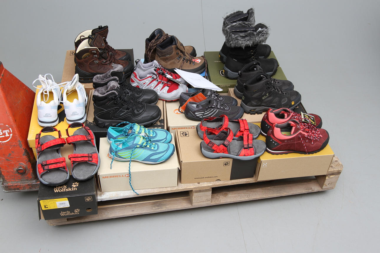 NYA SKOR, 12 par, dam, strl 37-38, bland annat Haglöfs och Karhu.