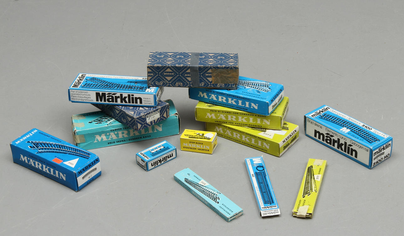 MODELLTÅG MÄRKLIN räls, växlar och tillbehör. Punktkontakt.Originalkartonger.