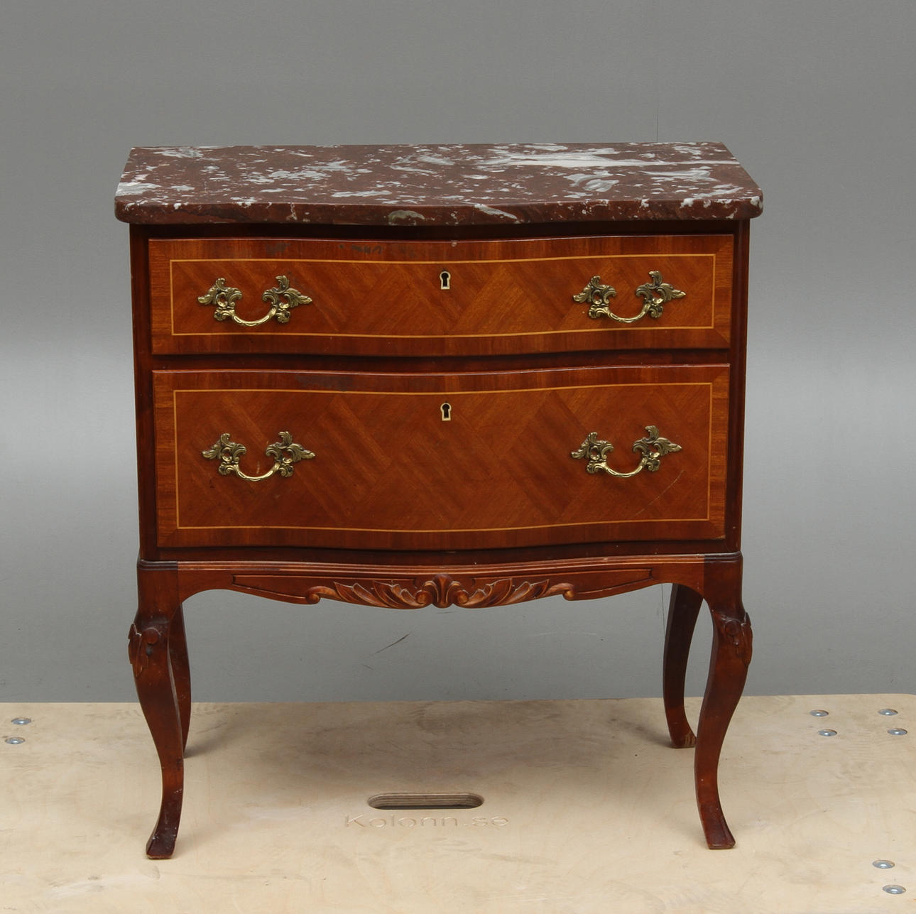 BYRÅ, med stenskiva, Louis XVI-stil, 1900-tal.