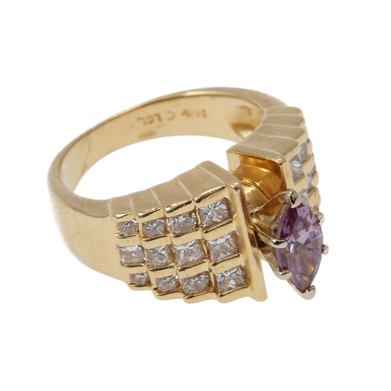 RING, 14k guld med 24 diamanter, totalt ca 1,62 ct och ametist.