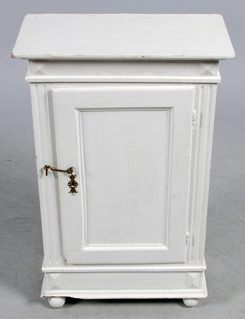 SKÅP, vitmålat, sent 1800-tal, nyare bemålning.