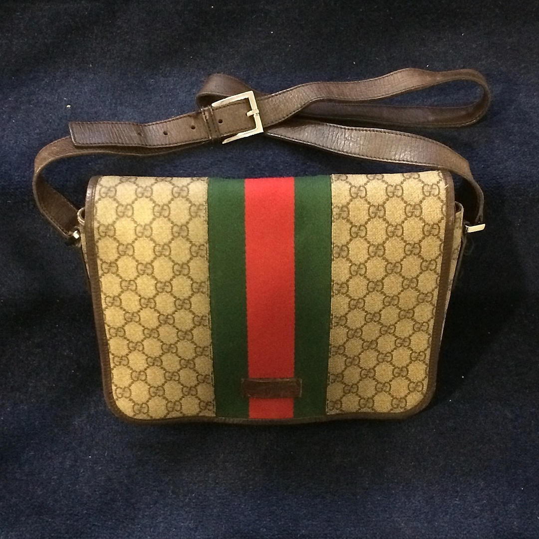 VINTAGE GUCCI AXELVÄSKA.
