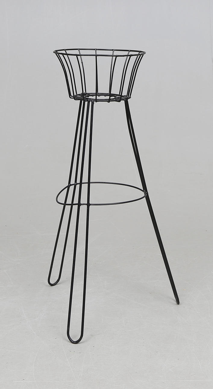 FLOWER TABLE/PEDESTAL, string model.