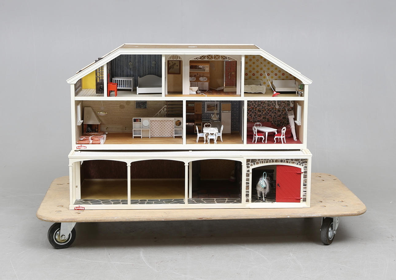 DOCKHUS, "Dallas", Lundby med INREDNING.