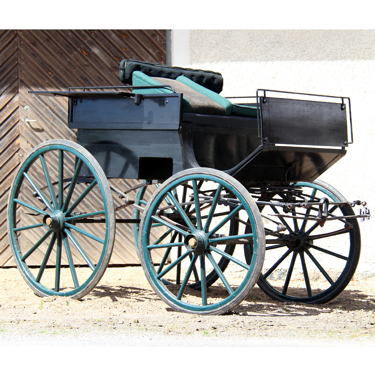 KOIRAKÄRRY, NELJÄPYÖRÄT.