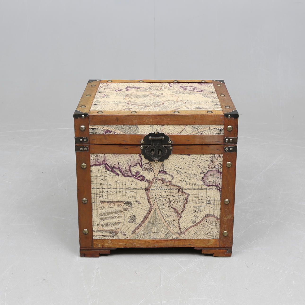 Kuffert/BORD, kort dekor. Nutidige.