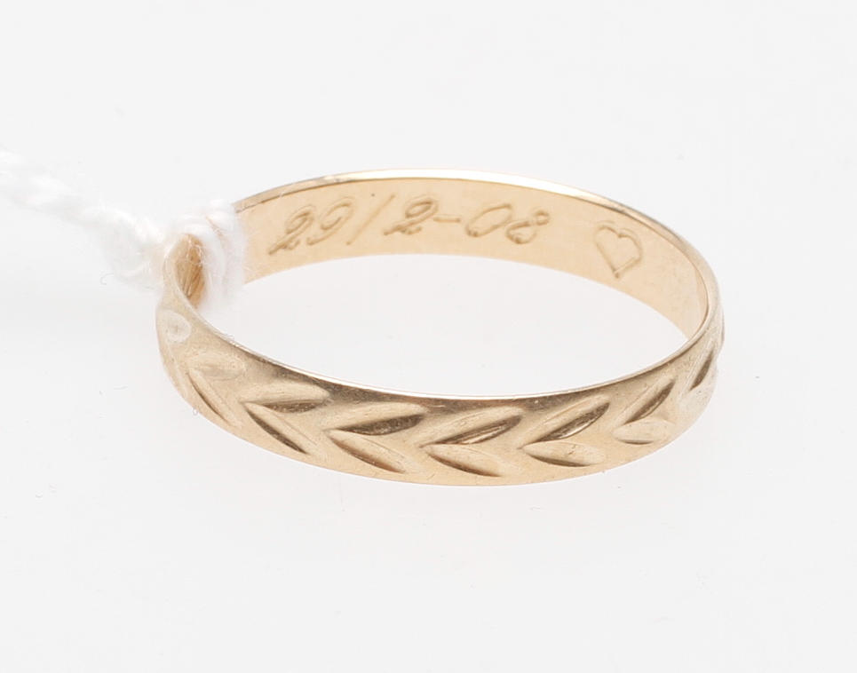 RING, 18k guld, vikt ca 1,8 gr.