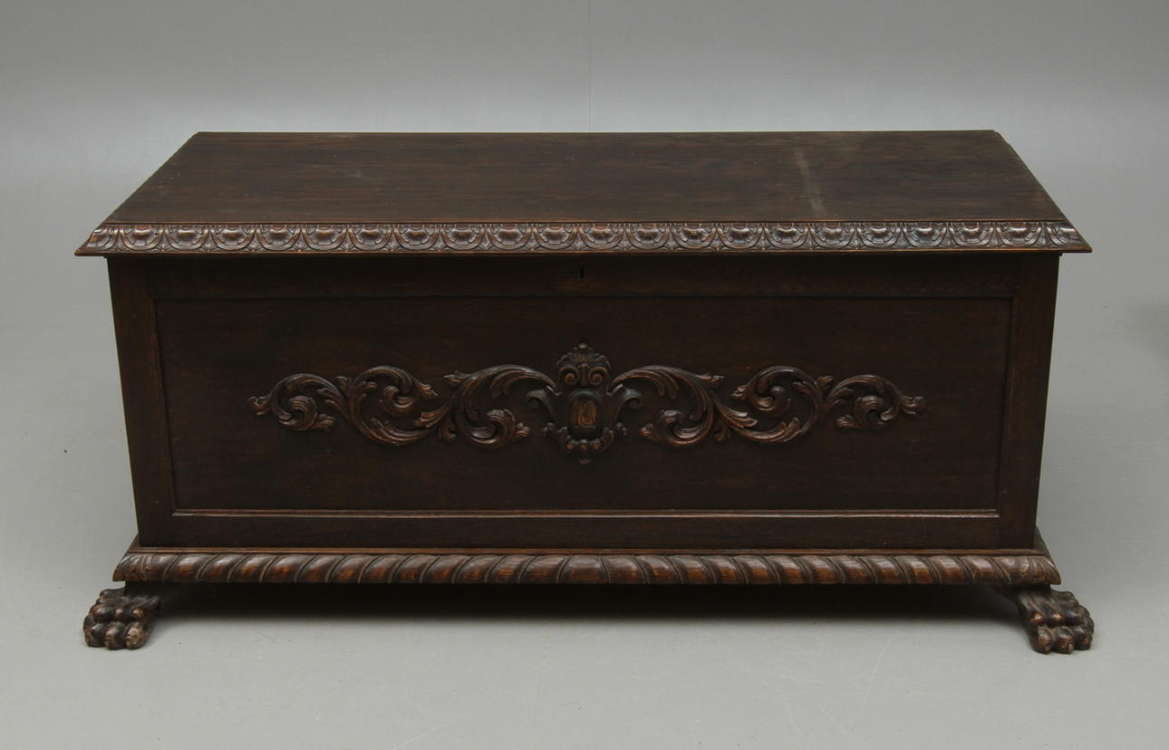 KISTA, lejontassar, 1900-tal.