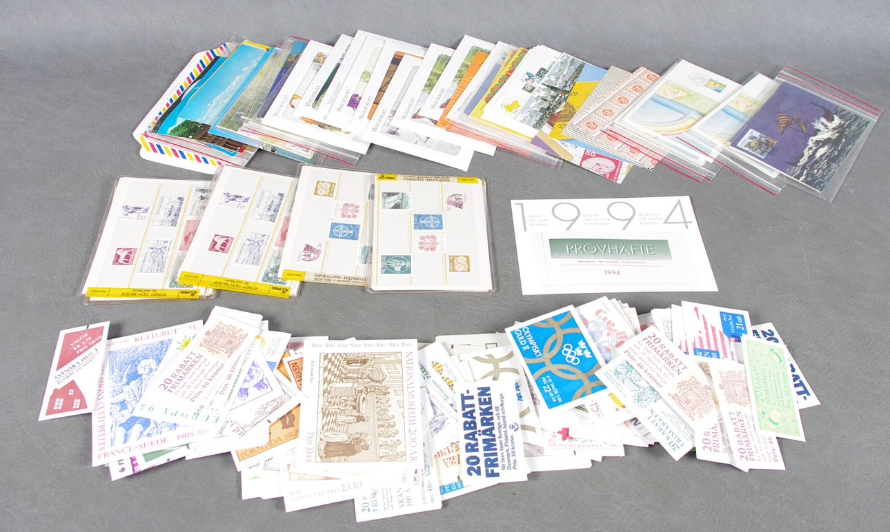 VYKORT, FRIMÄRKEN SAMT HÄFTEN.