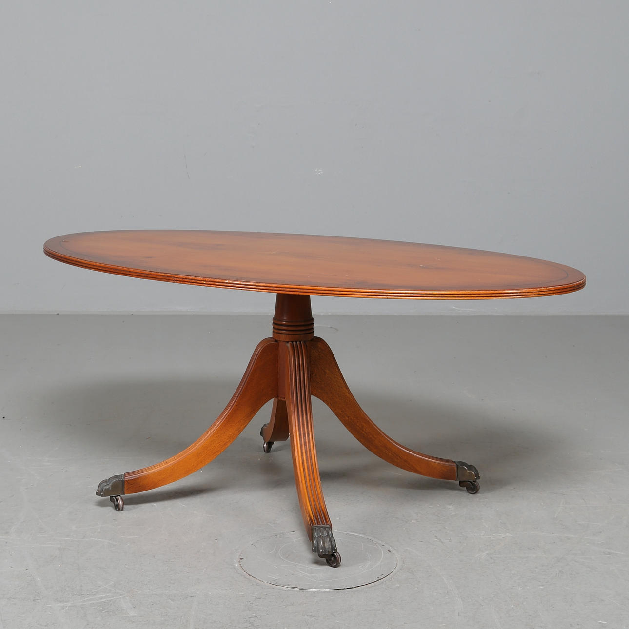 Mesa de centro en tejo, estilo Regencia inglesa 1900.