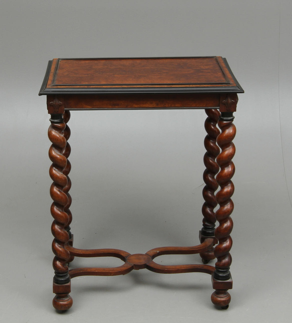 BORD, barockstil, England, 1900-tal.