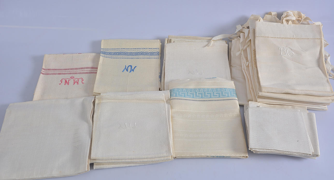 ÖRNGOTT SAMT LINNEHANDDUKAR, ca 30 st.