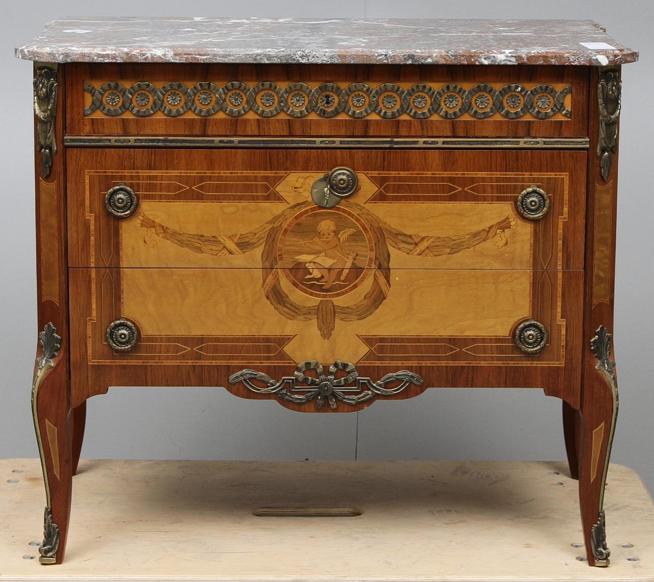 BYRÅ, gustaviansk stil, s k Hauptkopia, 1900-talets mitt.