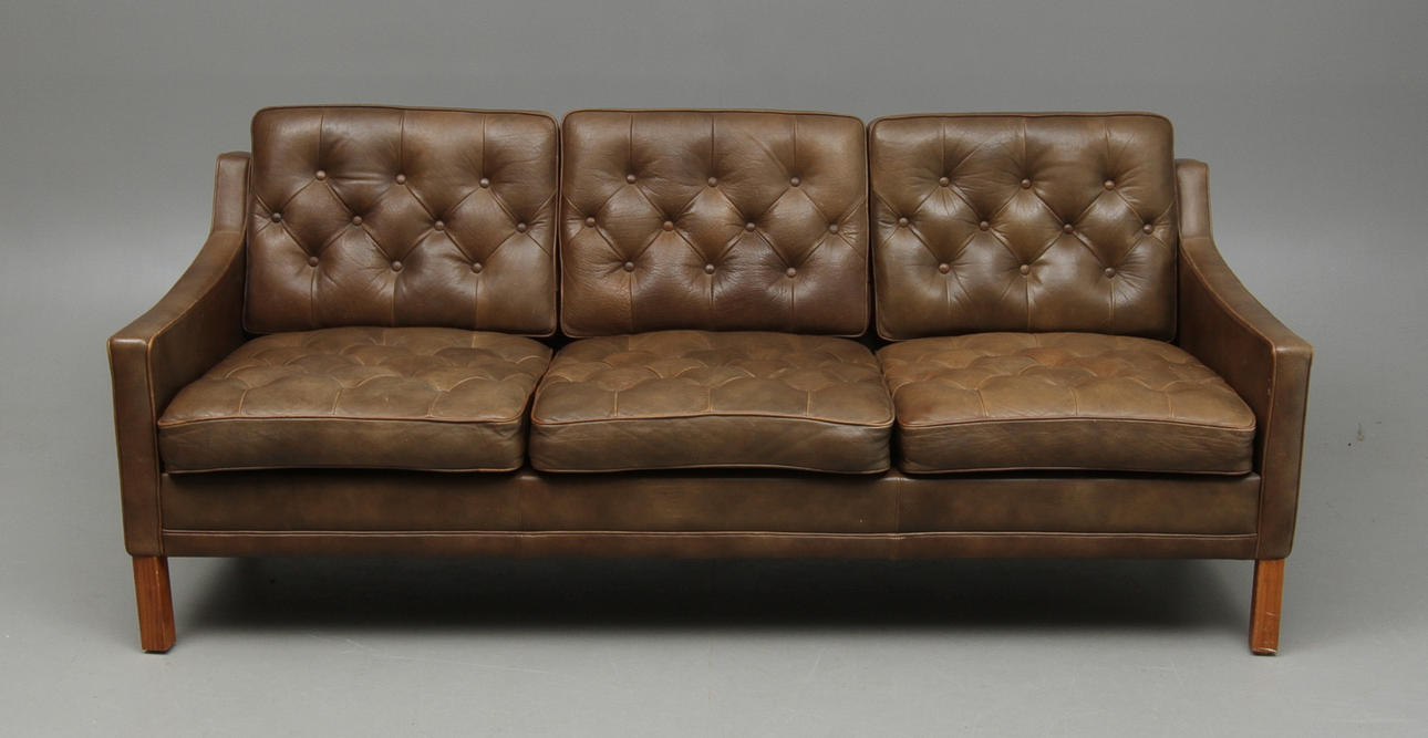 SOFFA, OPE Möbler, möjligen Ib Kofod-Larsen, 1900-talets andra hälft.