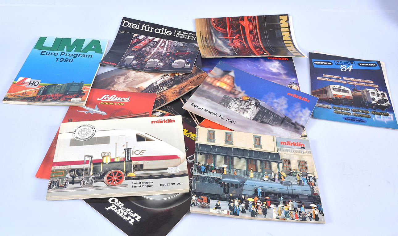 BÖCKER, 12 st, bl a Märklin, 1900-tal.