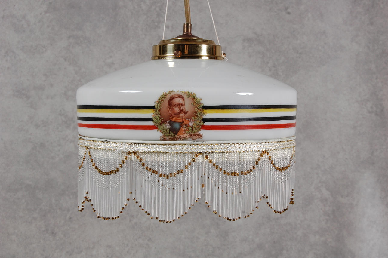 TAKLAMPA, med dekor av Hindenburg, Frans- Josef, Österrike 18-1900-tal.