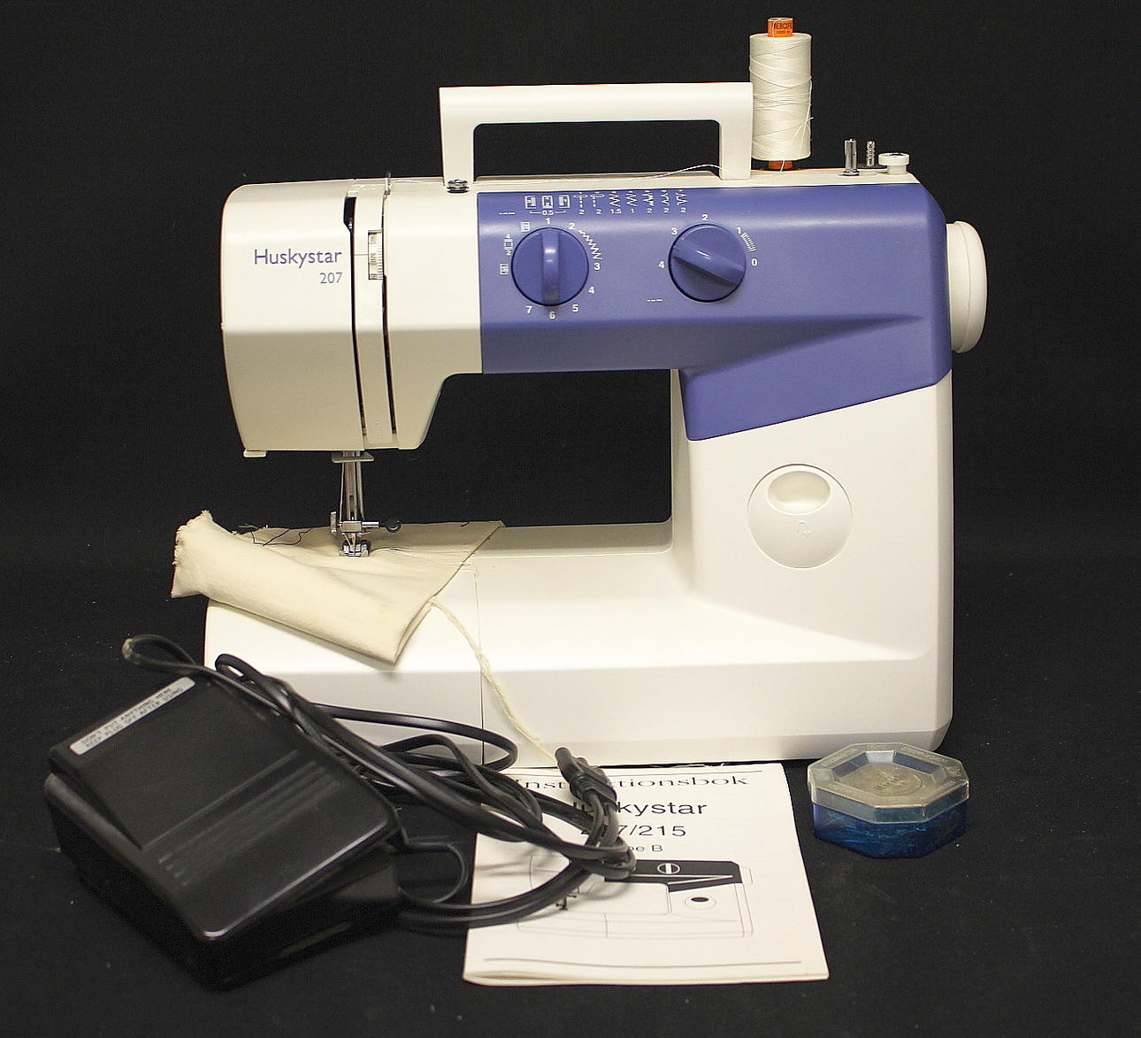 SEWING MACHINE, Huskystar 207.