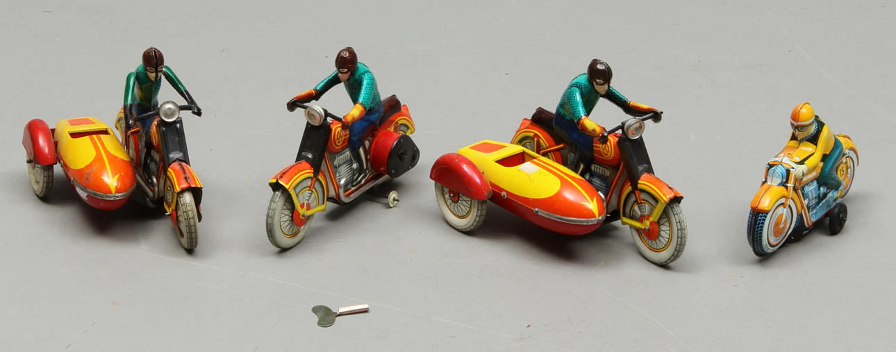LEKSAKER MOTORCYKLAR i plåt, Ryssland och Tyskland.