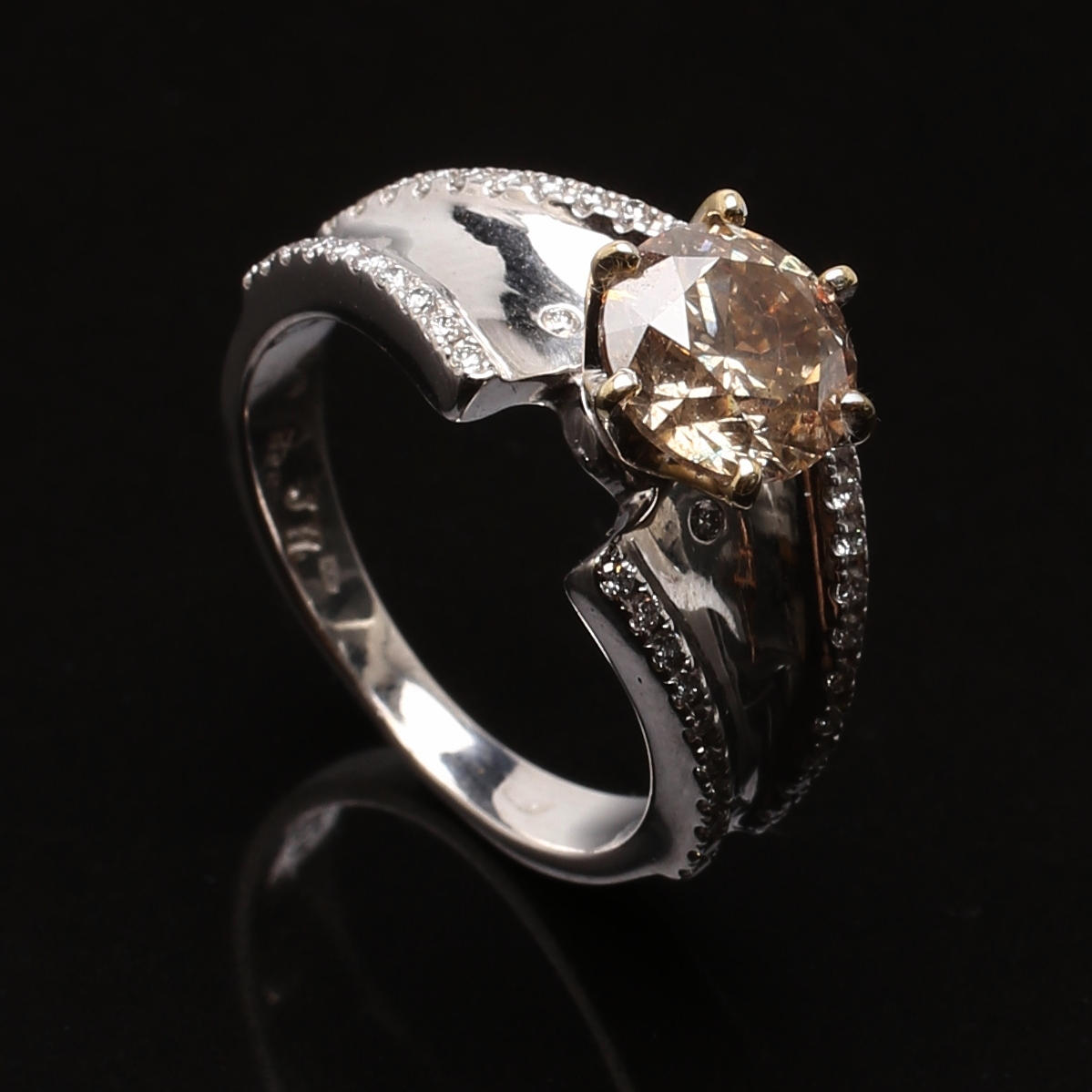 RING, 14K white gold with diamonds 2.5 ct.