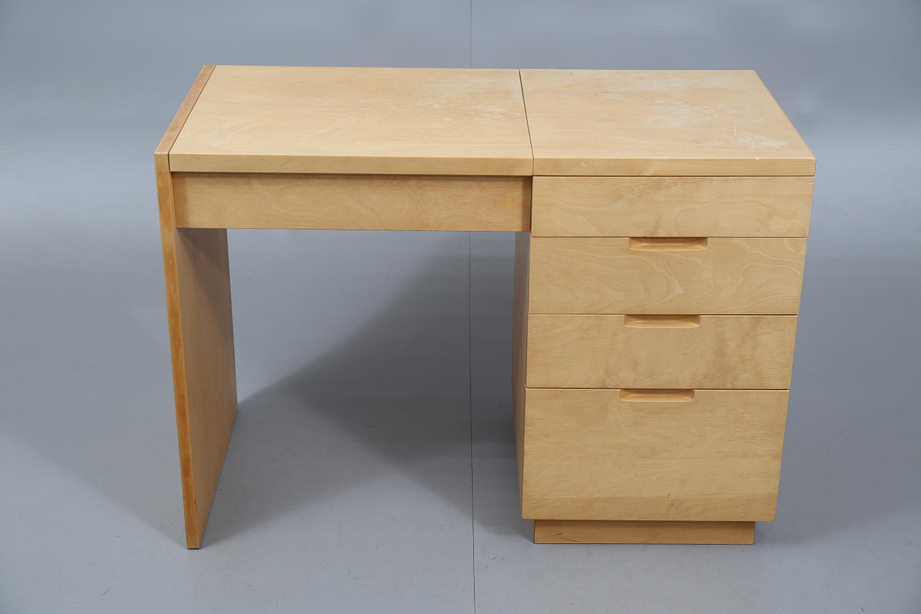 ALVAR ALTO. Dressing table, birch, Artek.