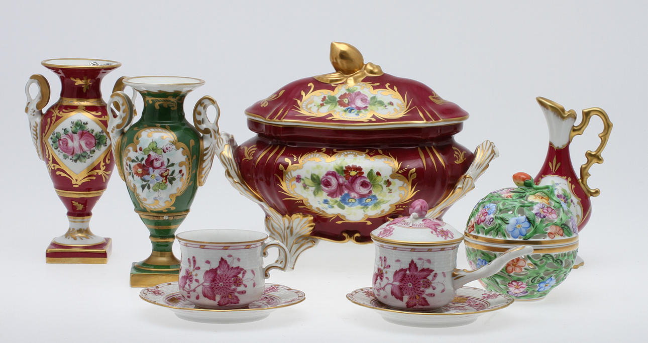 PORSLINSFÖREMÅL, 7 delar, Limoges och Herend.