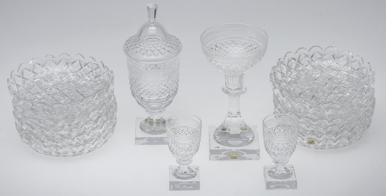 GLASFÖREMÅL, 16 delar, Kosta och Boda.