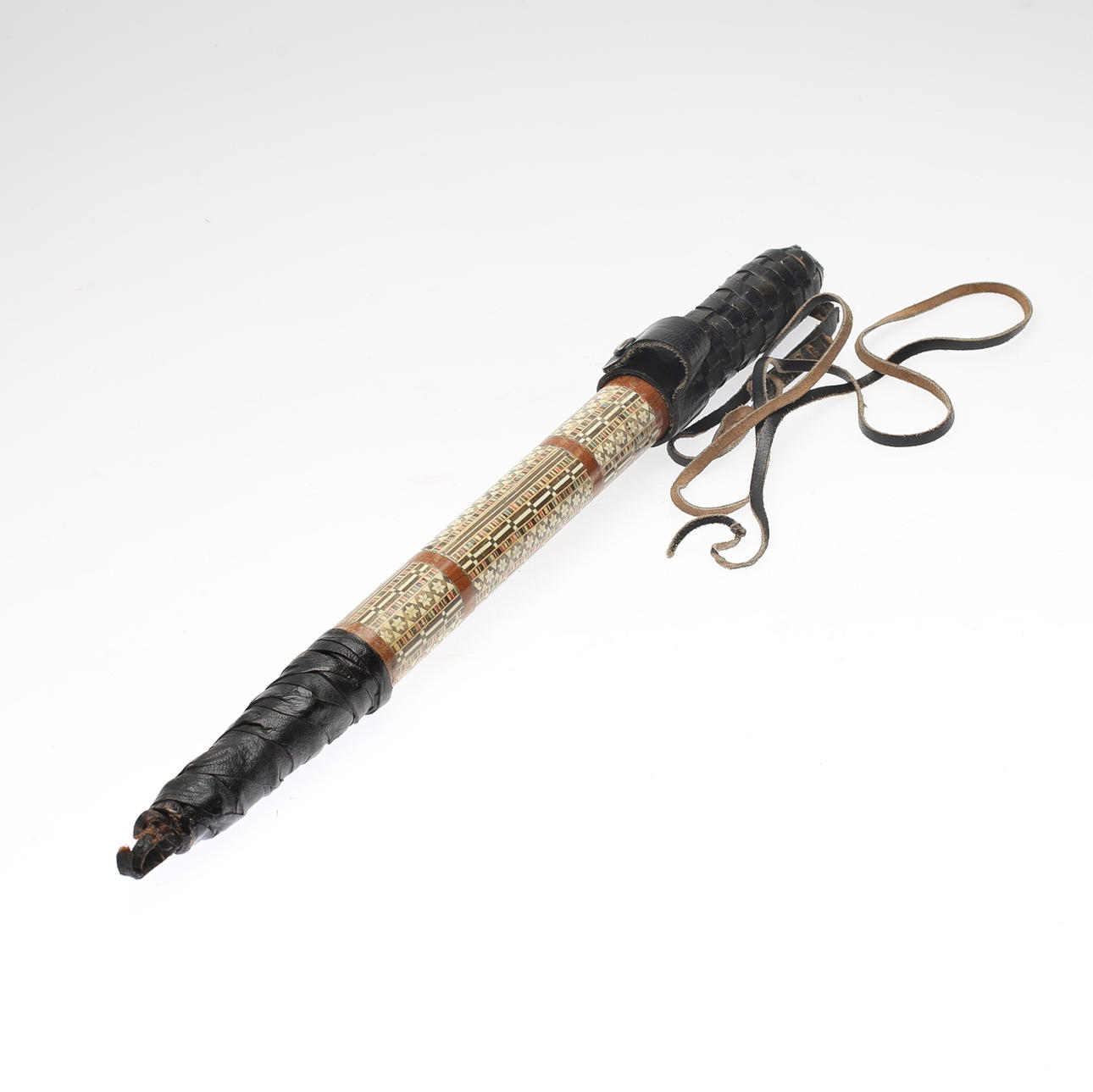 PEITSCHE MIT VERSTECKTEM AUFKLEBER, orientalisch, 1900er.