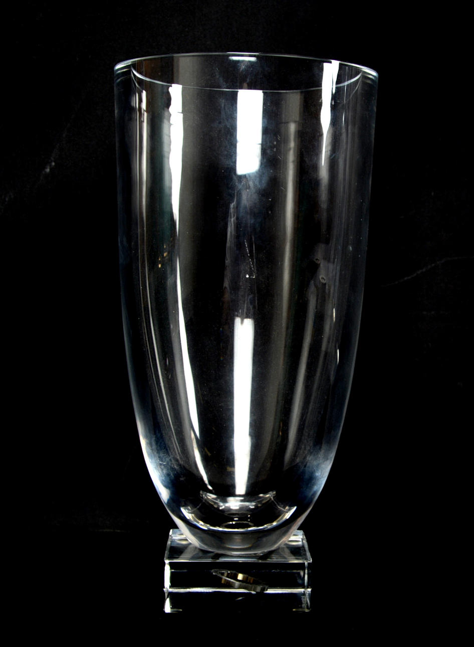 EFVA ATTLING. Vas, "Endless" med silverring, Orrefors.