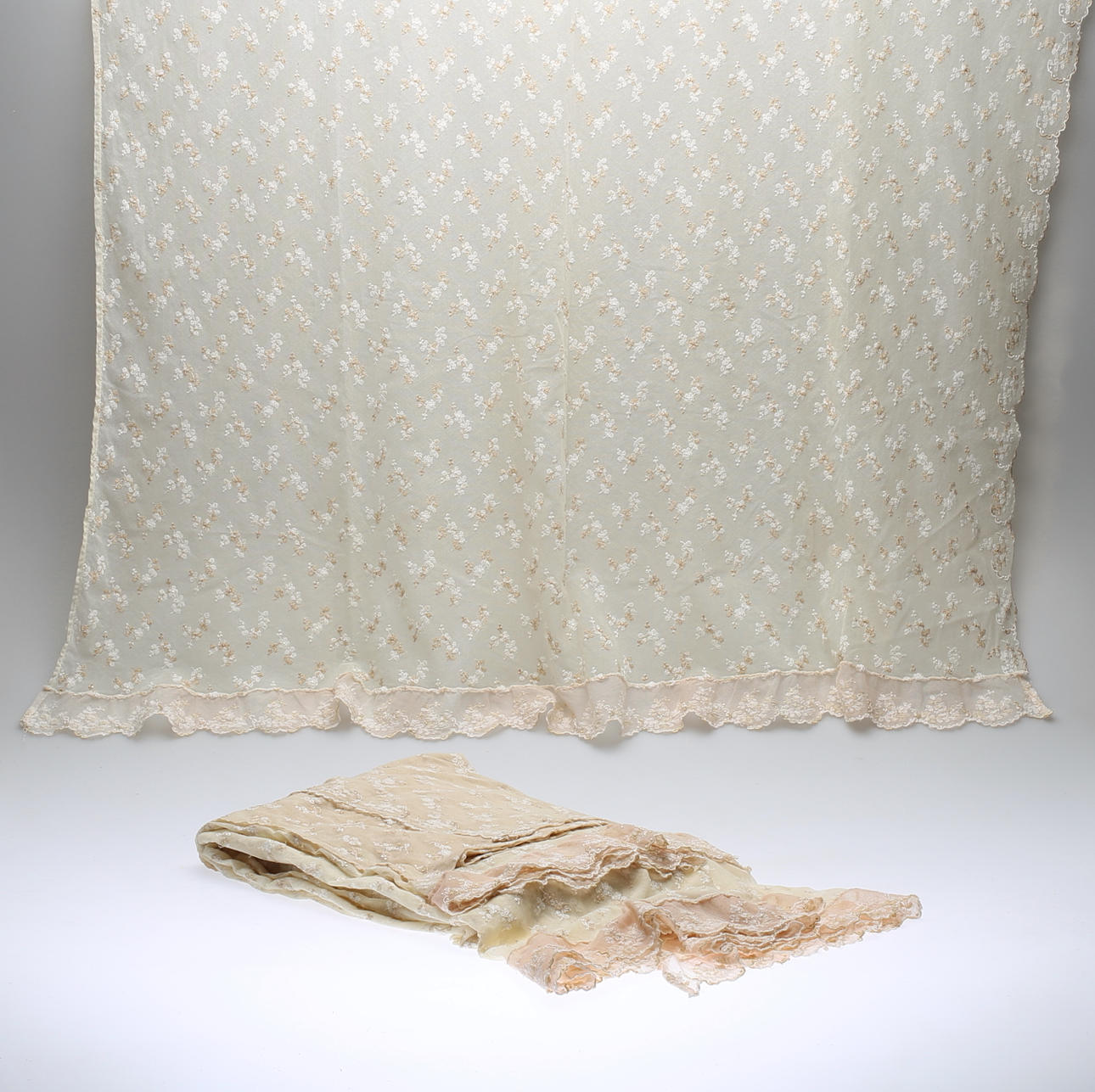 VORHANGSÄNGE, 4 Stück, Schottische Spitze.