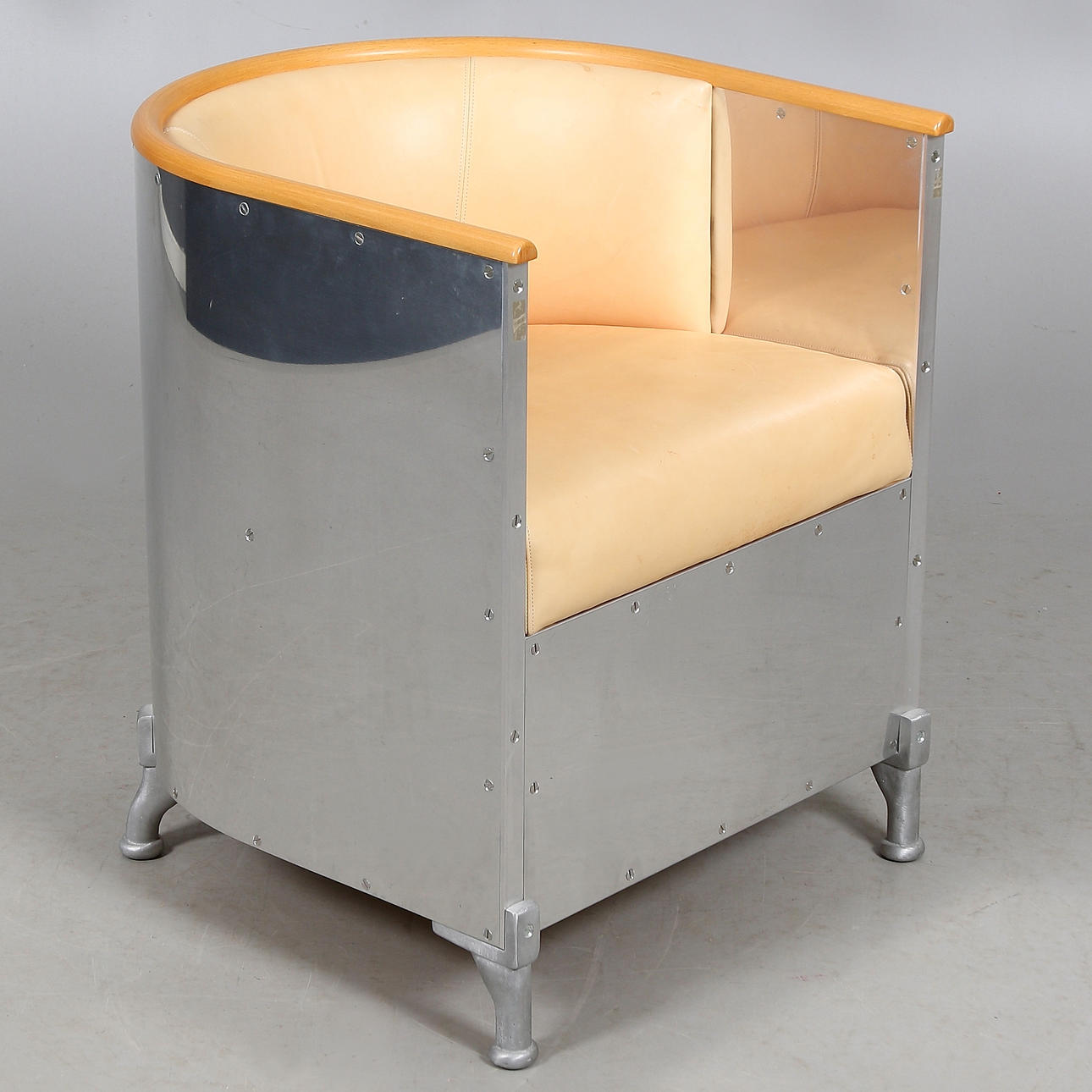 MATEO TESELIO. Butaca, "Aluminio", diseño 1990.