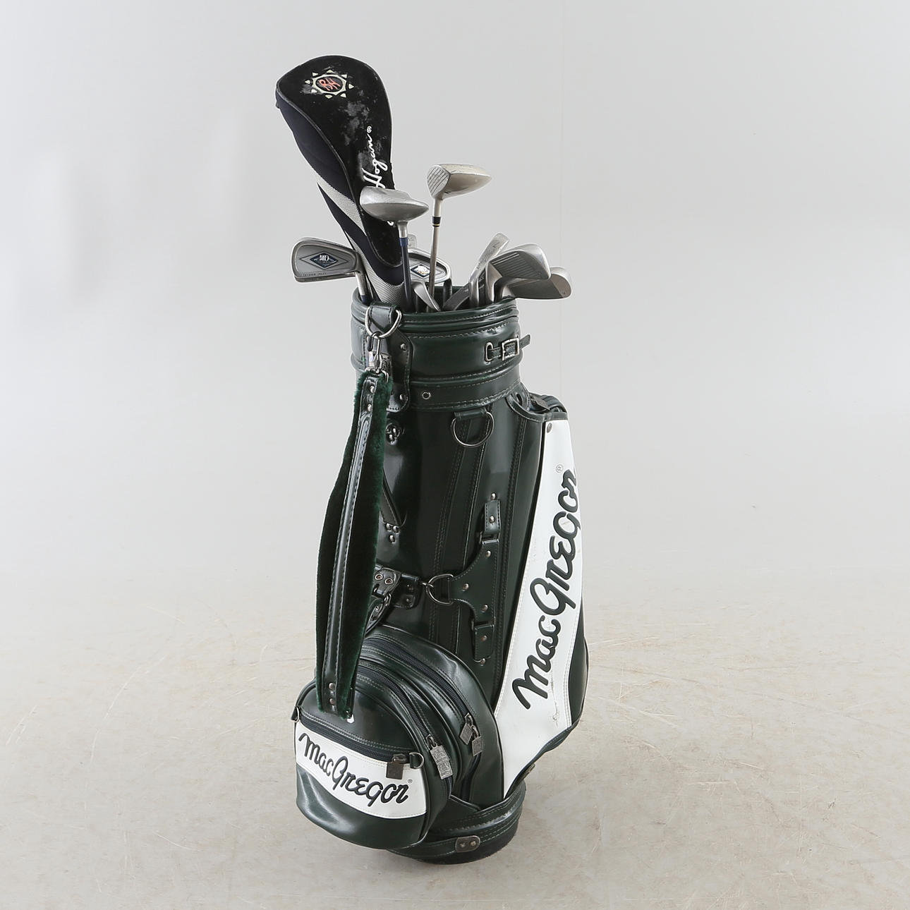 GOLFBAG samt KLUBBOR, MacGregor.