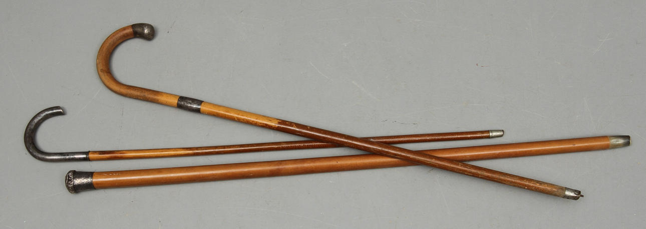 KÄPPAR, 3 st, grepp respektive beslag i silver, 1900-tal.