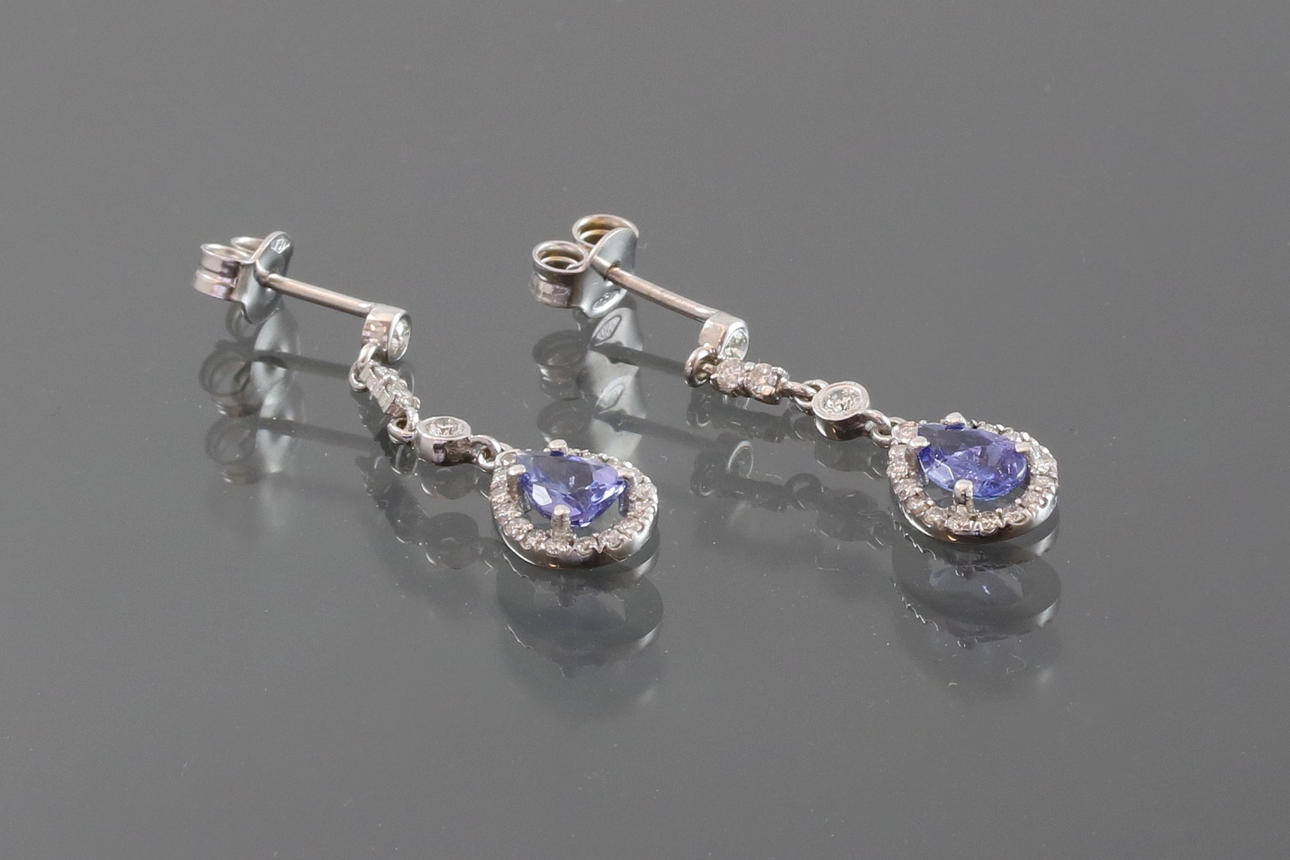 ÖRHÄNGEN, Tanzanit, Brilliant, 750 Vitt guld.