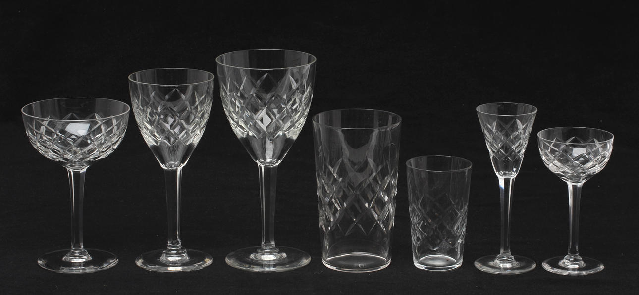 GLASSERVISDELAR, ca 66 delar, trol. "Bror", 1900-tal.