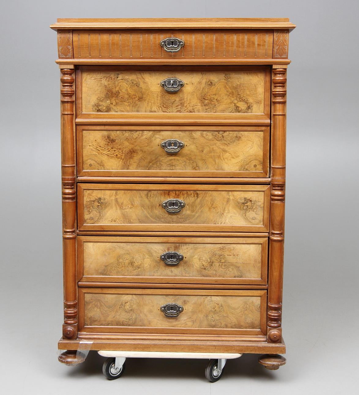 CHIFFONJÉ 1800-talets slut.