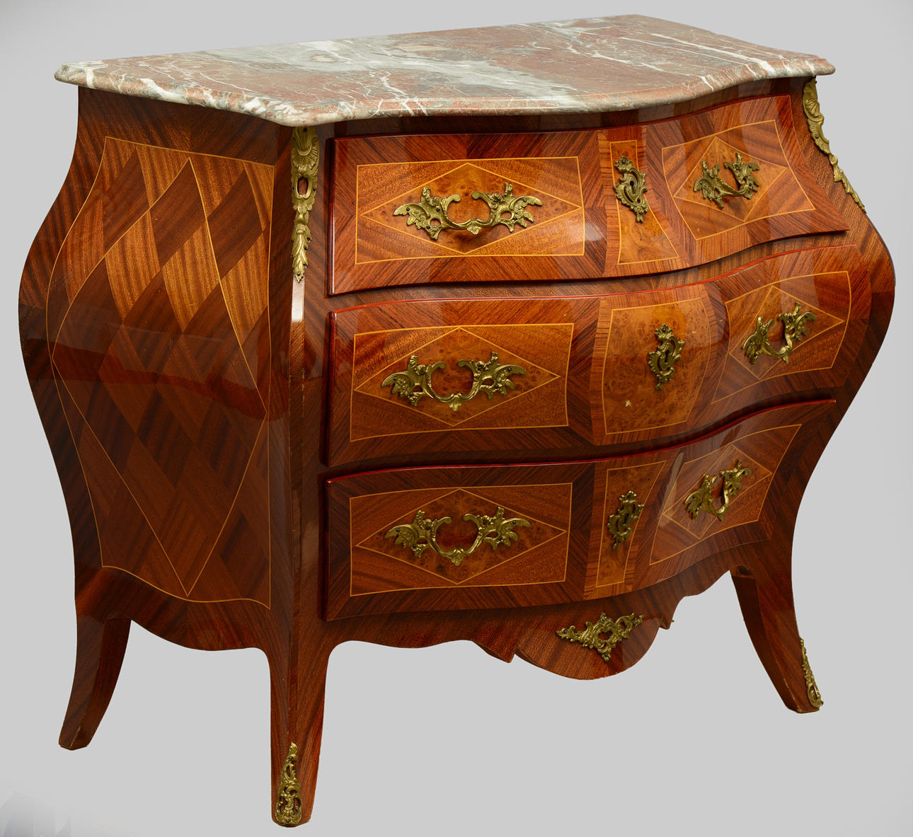 BYRÅ, rokokostil, 1900-tal.