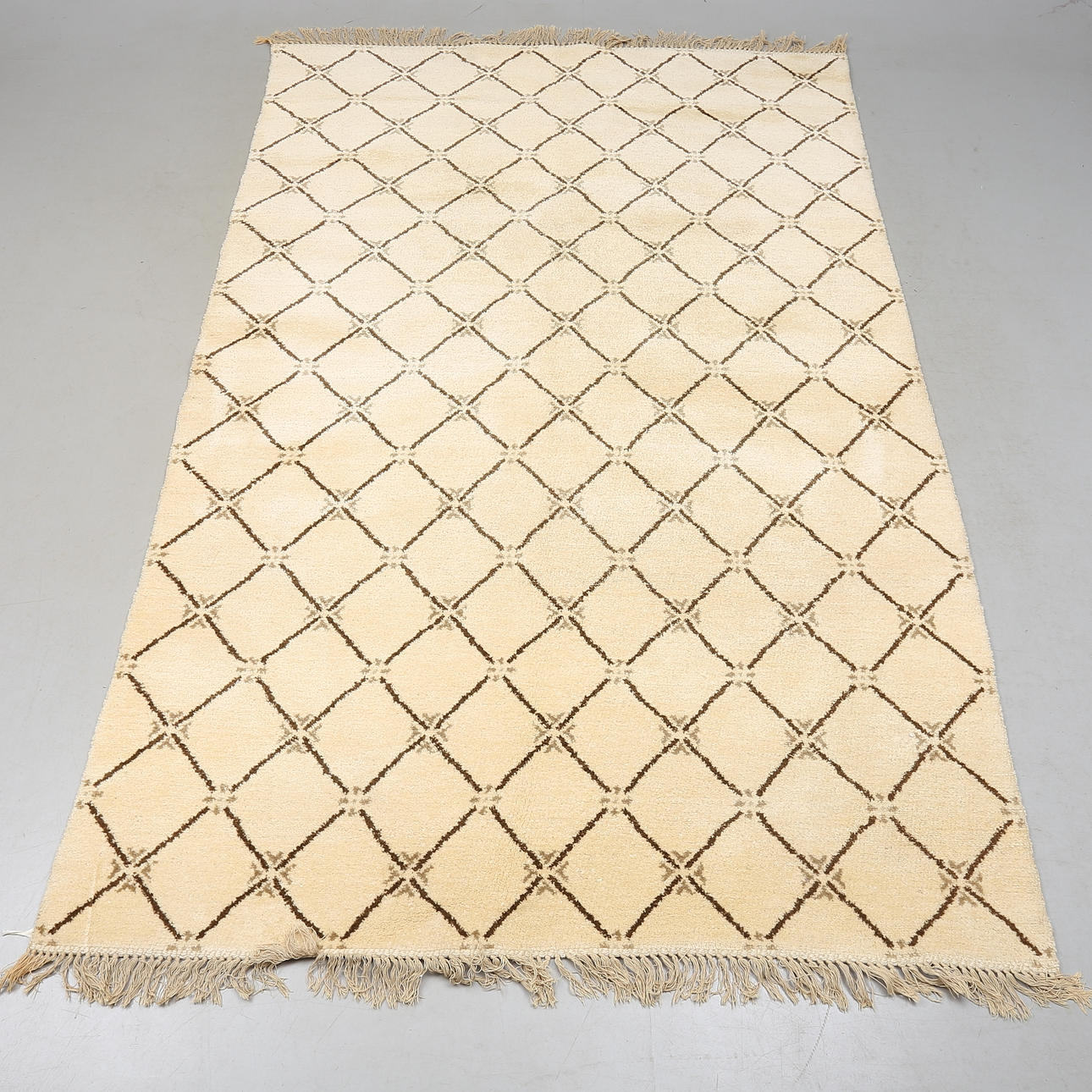 TEPPICH, möglicherweise Nordafrika, ca. 280 x 187 cm.