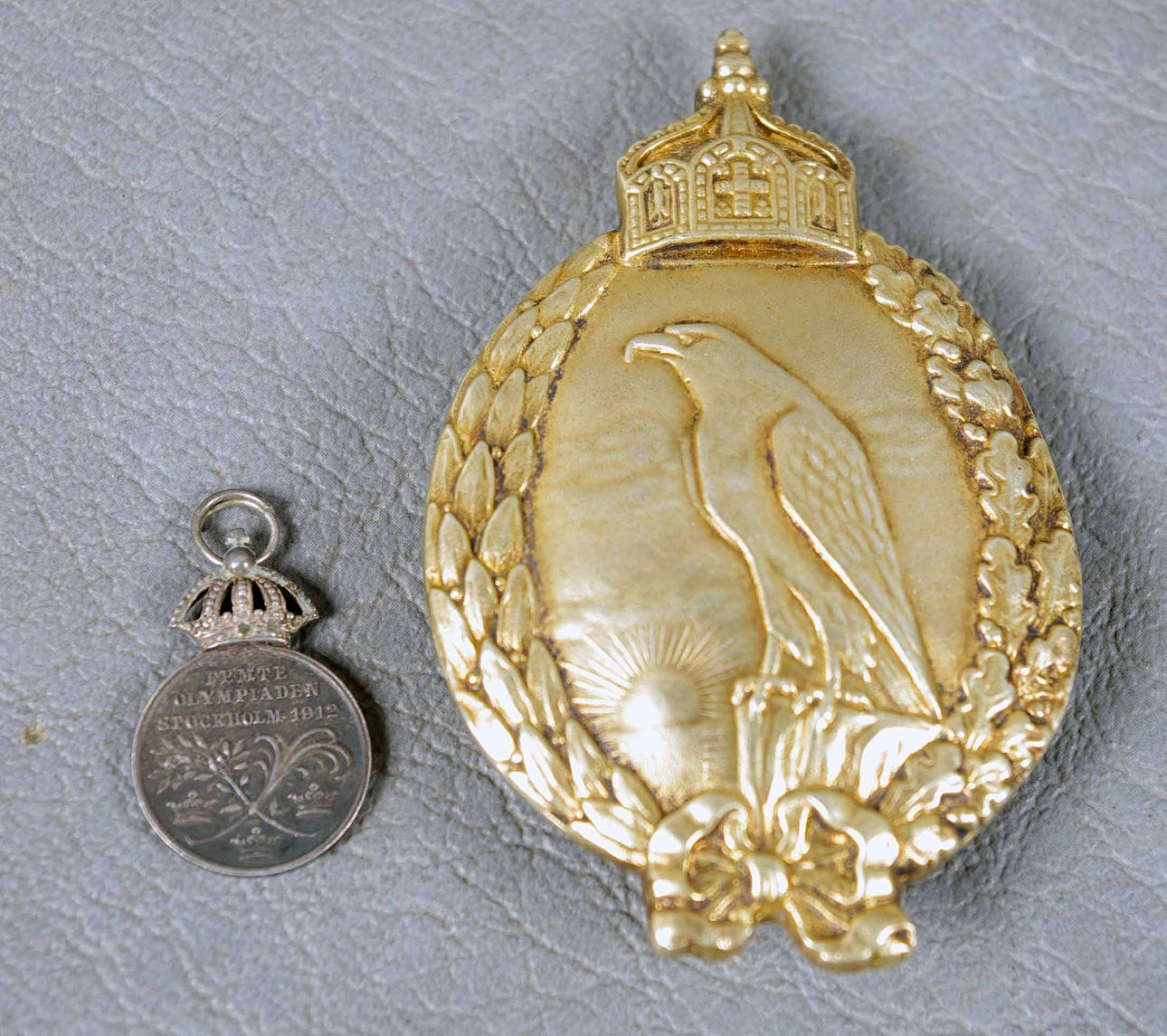 MEDALJER, 2 stycken, silver.