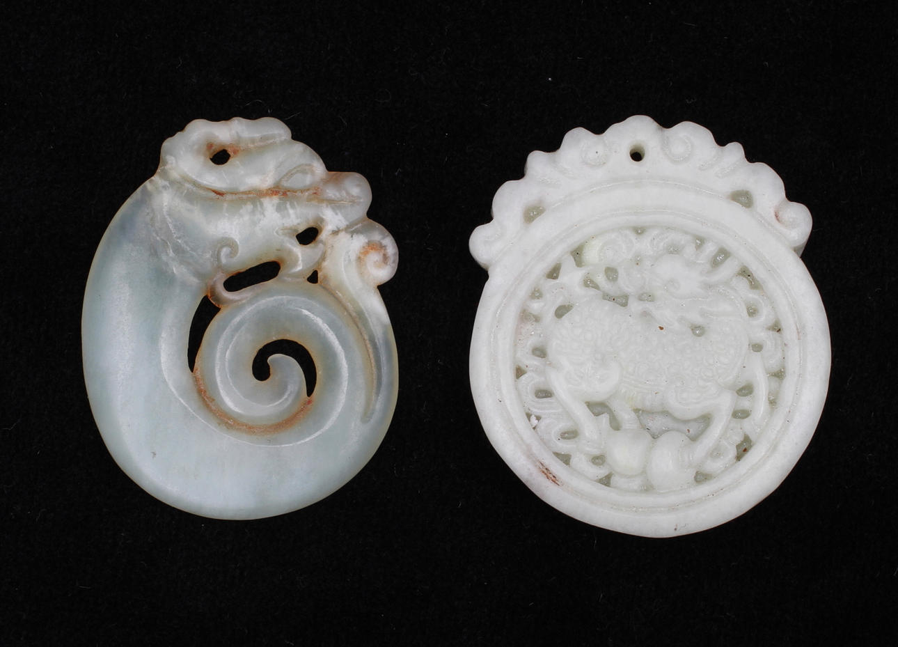 AMULETTER, 2 st, jade, orientaliska.