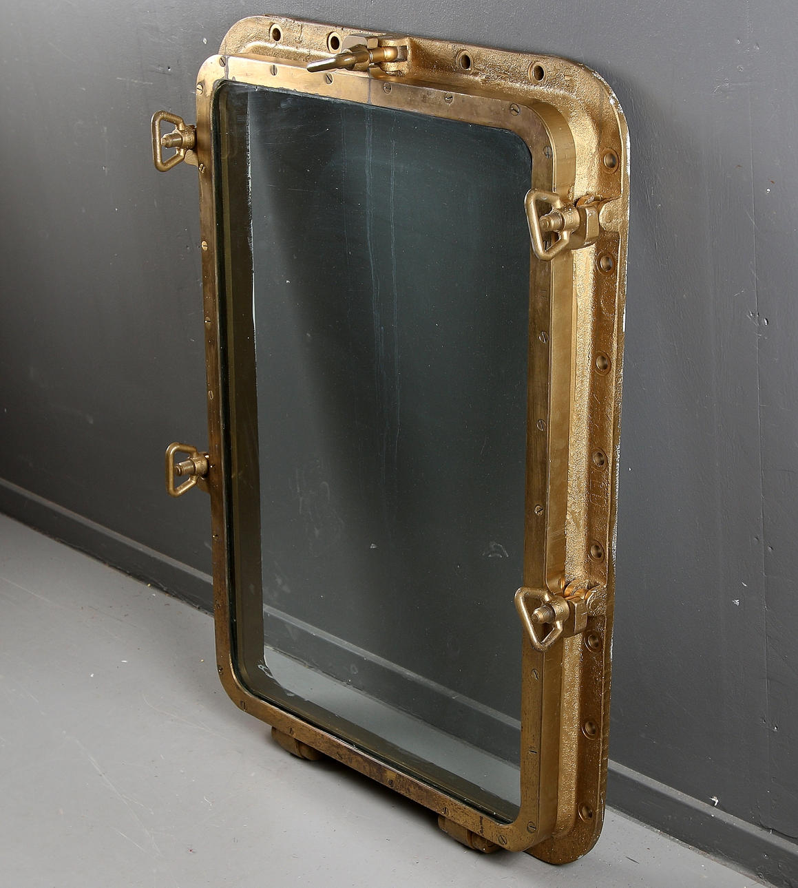 FARTYGSFÖNSTER, mässing, glas. 1977.