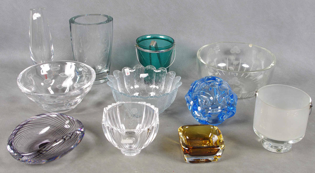 GLASFÖREMÅL, 11 delar.