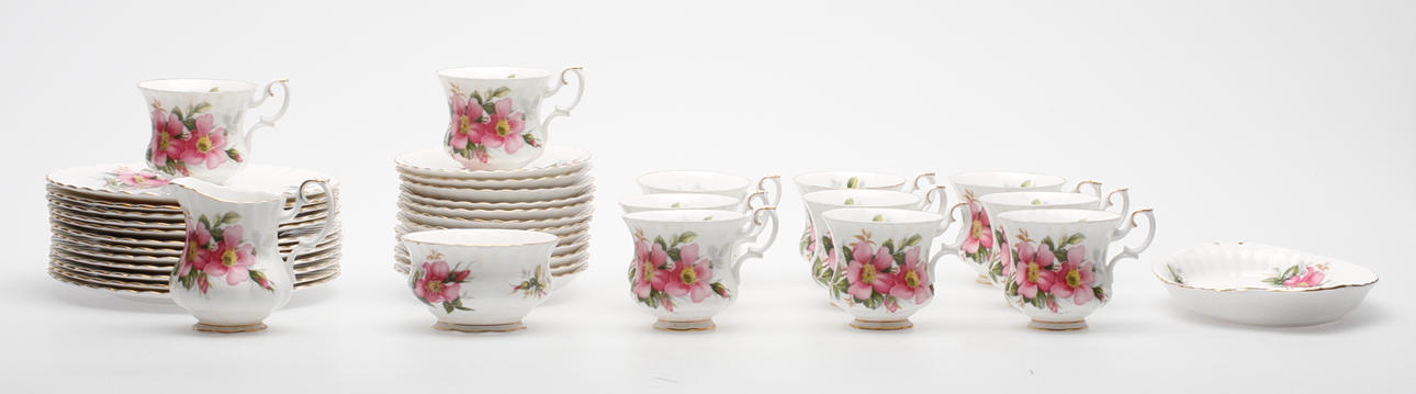 SERVISDELAR, 38 delar, benporslin, "Prairie Rose", Royal Albert, England.